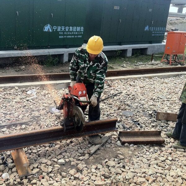 dawnabrasives-railway-cutting1.jpg